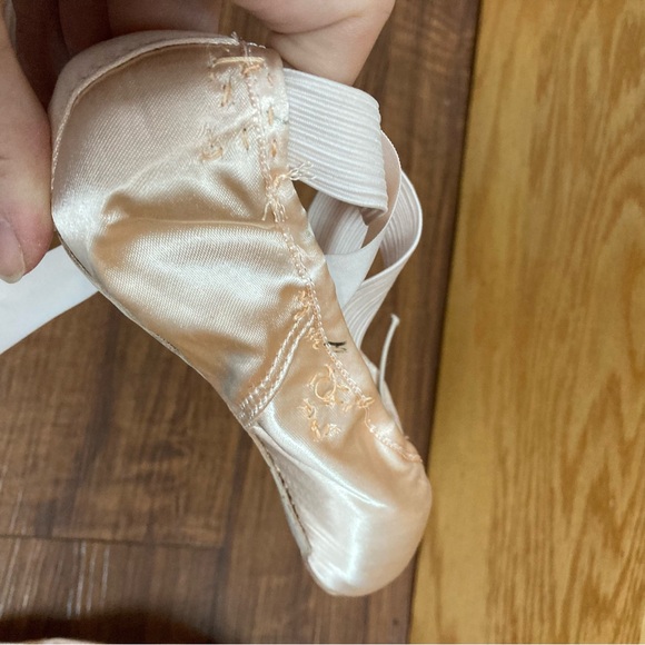 Capezio Satin Ballet Pointe Shoes - Picture 6 of 8